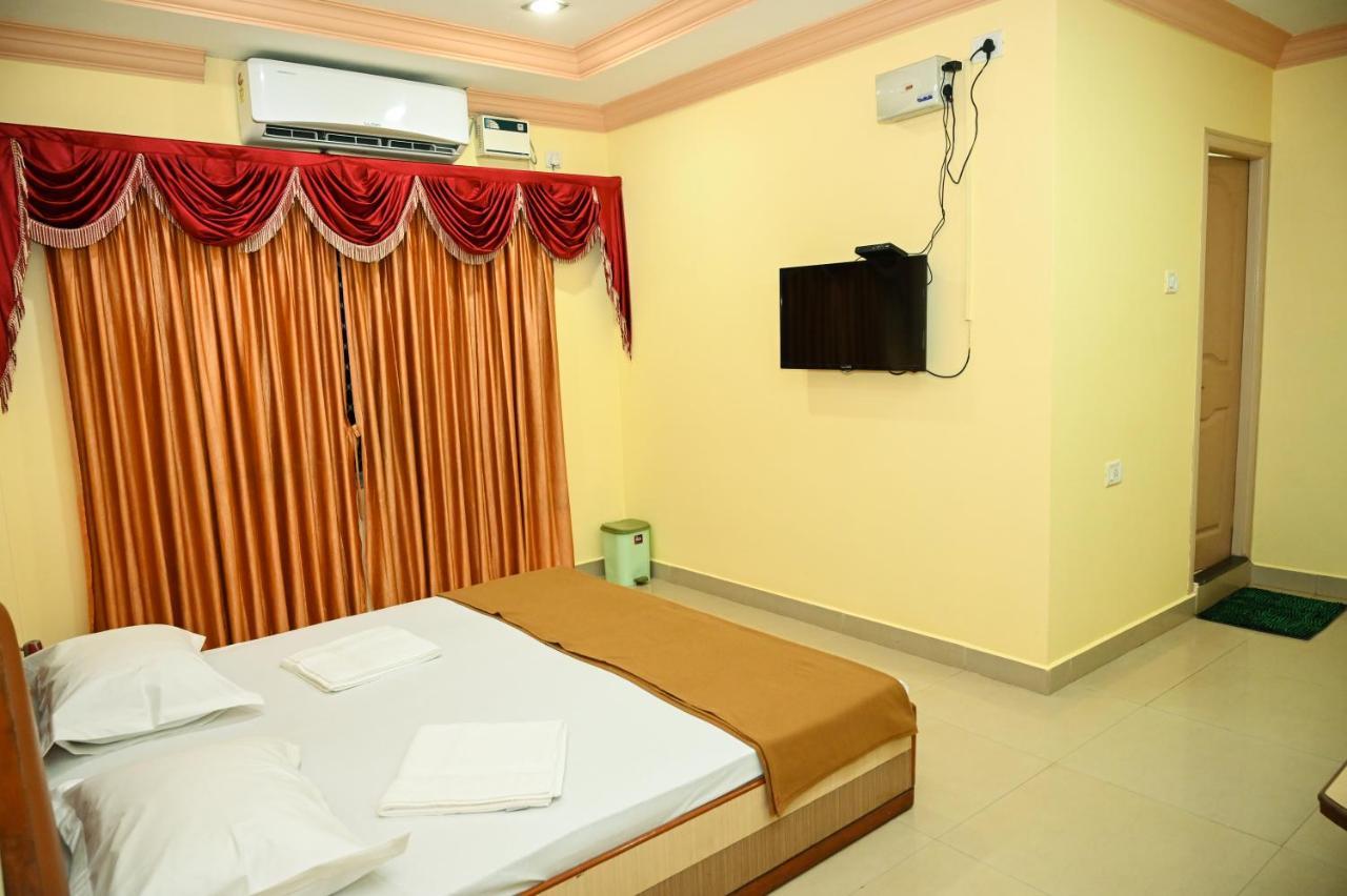 Отель S S Residency Padubidri Экстерьер фото