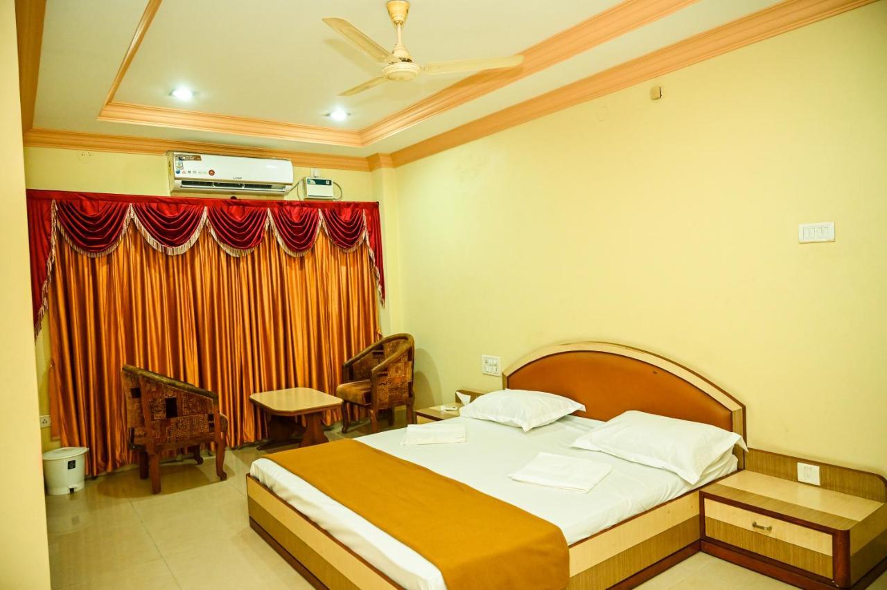Отель S S Residency Padubidri Экстерьер фото