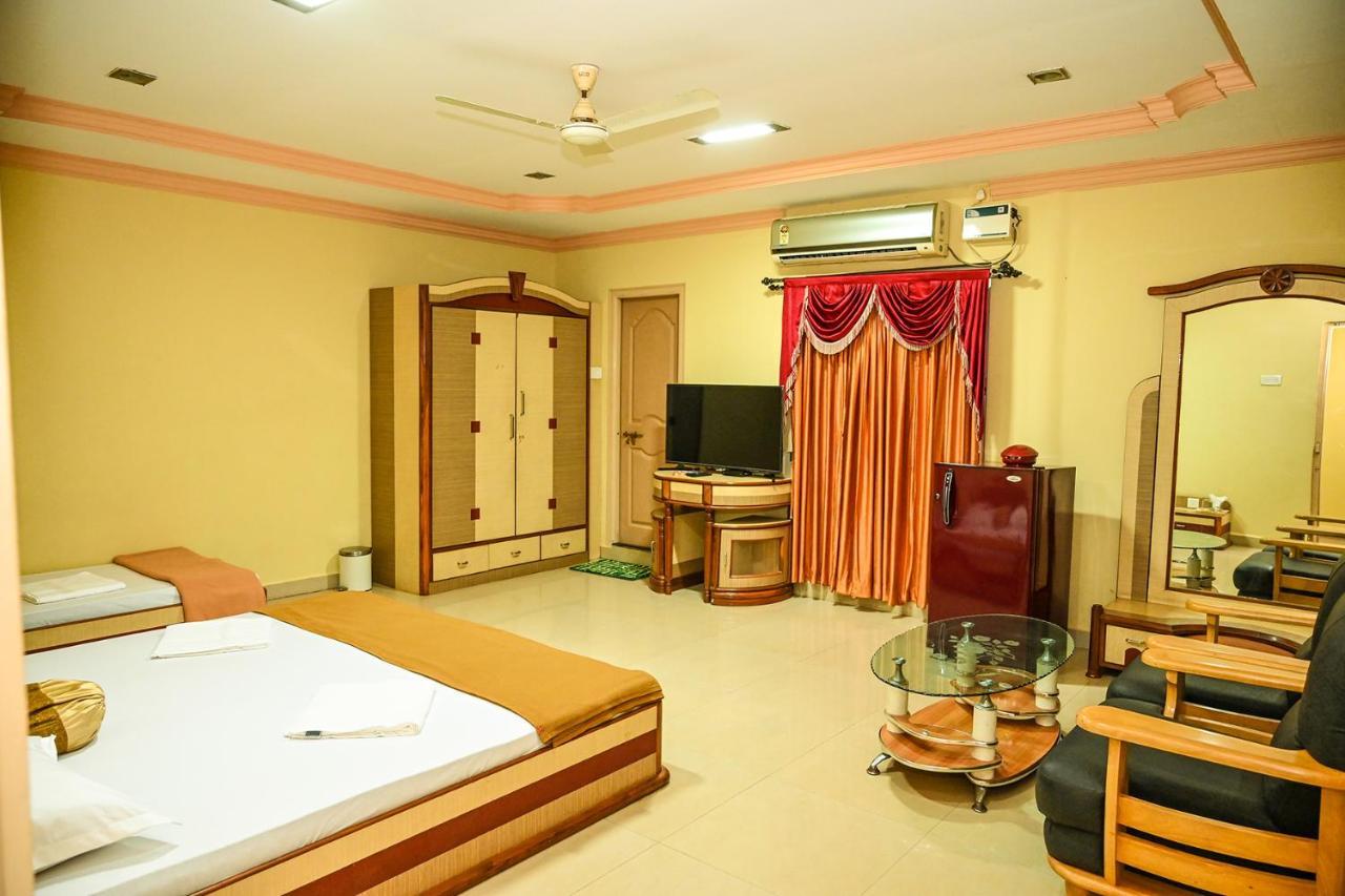 Отель S S Residency Padubidri Экстерьер фото